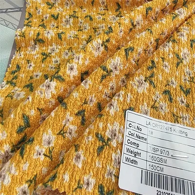 Kain berlipat bercetak