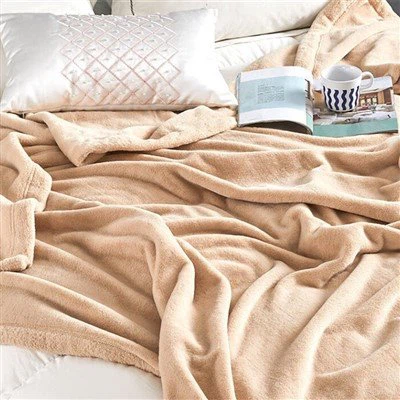 Selimut Flanel Di Atas Kapal Terbang